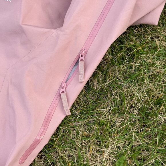 Arcteryx Beta Series Beta LT Hooded Hardshell Jacket, Size M - Picture 6 of 9